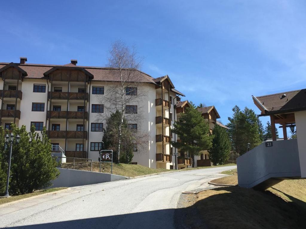 Familienapartment Sonne Und Schnee Kanzelhohe Exteriör bild